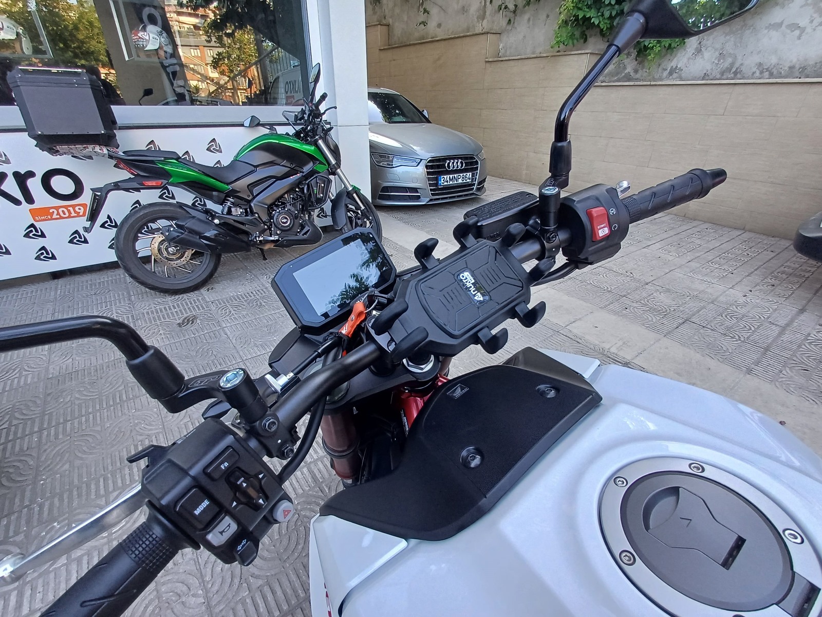 Motorsiklet Telefon Tutucu Nedir?