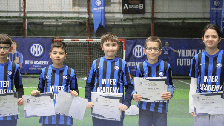 Kurtköy’de Çocuğumu Hangi Futbol Okuluna Göndermeliyim?